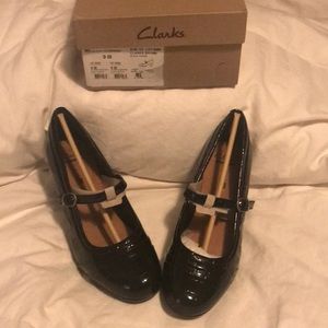 Never worn NEW Clark Brynn black CROC heels 9M.